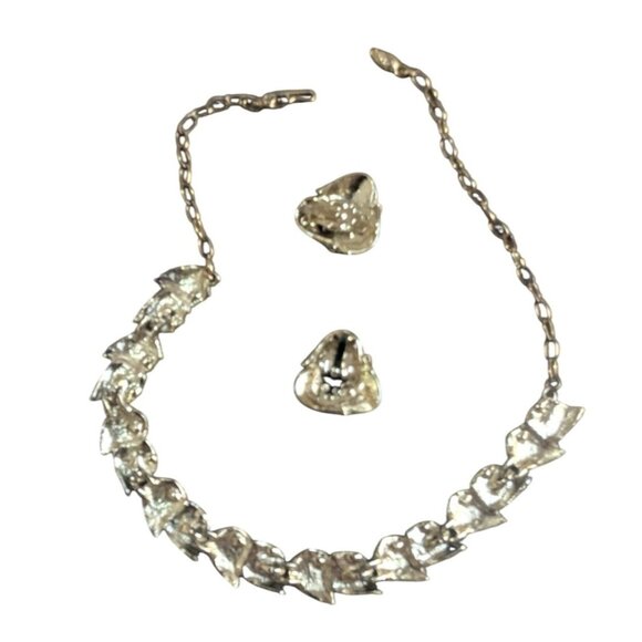 Vintage Gold-Tone Necklace & Clip-On Earrings Set W/ Ruby Red Accents  17 Inch A - Picture 3 of 6